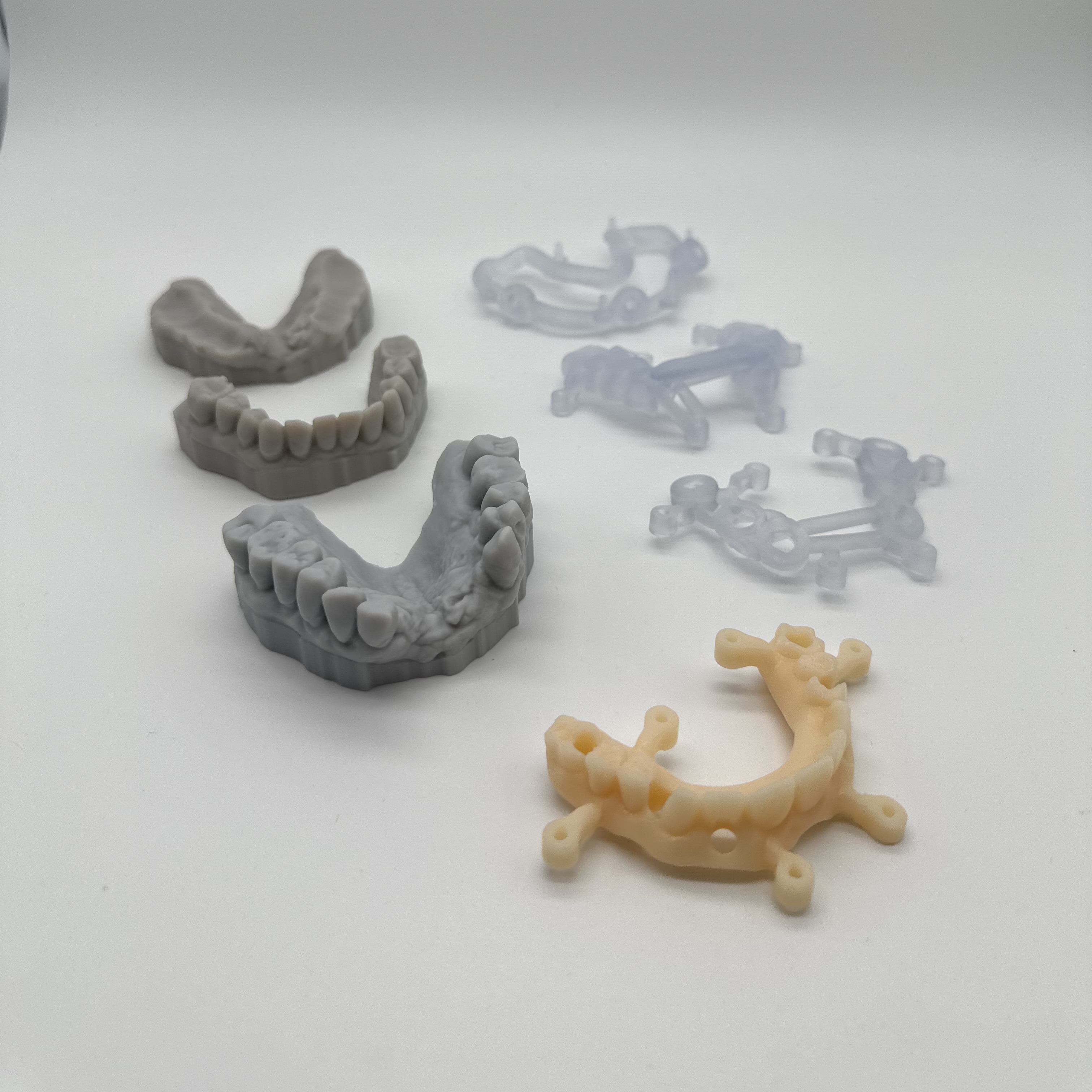 Collection de prothèses dentaires et gouttières thérapeutiques LABO ONE